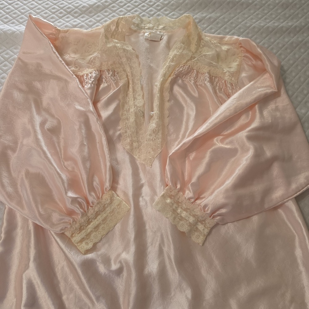 VINTAGE ELISE STEVENS Size Medium Peach SATIN-STYLE NIGHTGOWN/FLEECE LINED‎